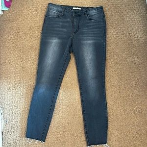 Comfortable and stretchy black washed out jeans! The brand is Nordstrom Size 26